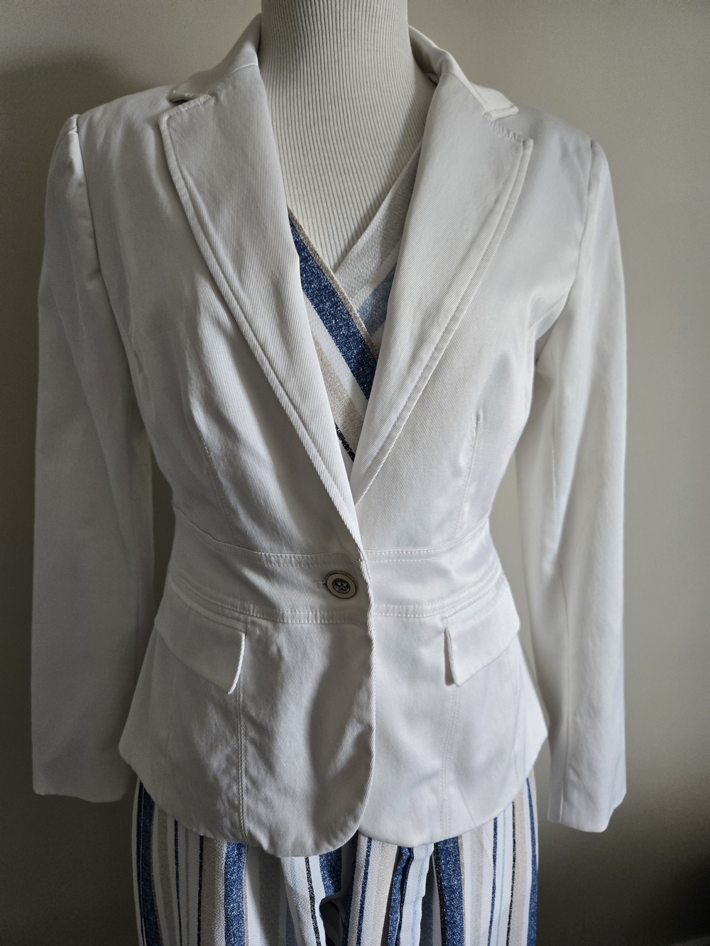 New York & Company White Fitted Women's Blazer
